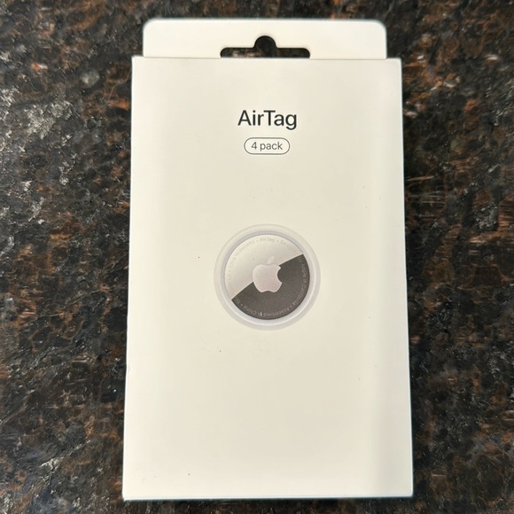 NIB Apple Tags 4-pack - Picture 1 of 3